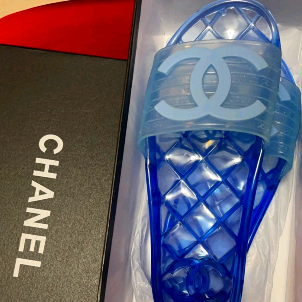 CHANEL JELLY POOL SLIDES